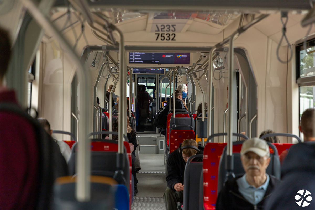 Nové električky majú kapacitu 242 cestujúcich.
