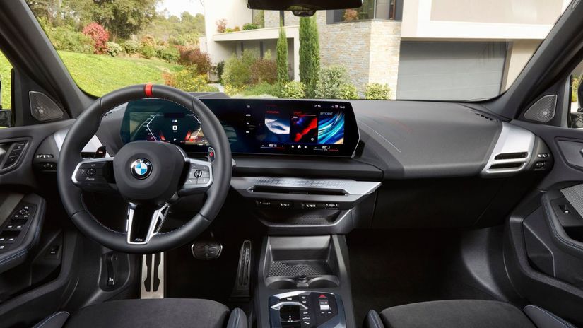 V interiéri neostal kameň na kameni. BMW...