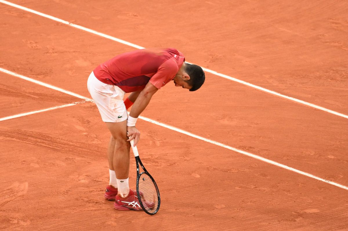 Bolesť v kolene Novaka Djokoviča.