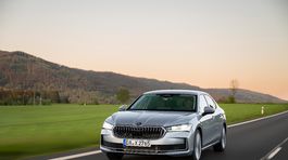 Škoda Superb Liftback - jazdy 2024