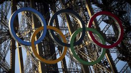 Eiffelova veža / Olympiáda / Olympijské kruhy /