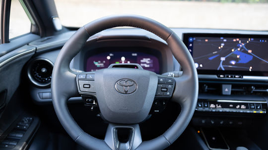 Toyota C-HR 2,0 Hybrid AWD-i - test Pilc 2024