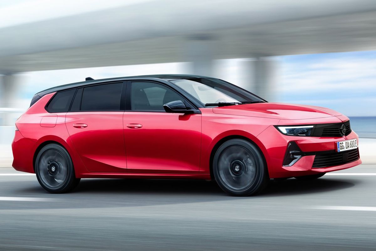 Opel Astra Sports Tourer Electric (2024)