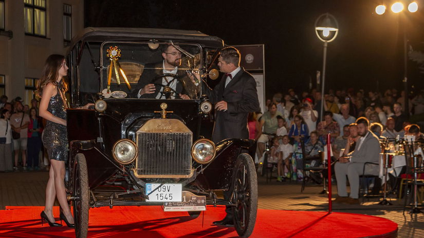 Ford model T z roku 1914. Jeho majiteľ vypol...