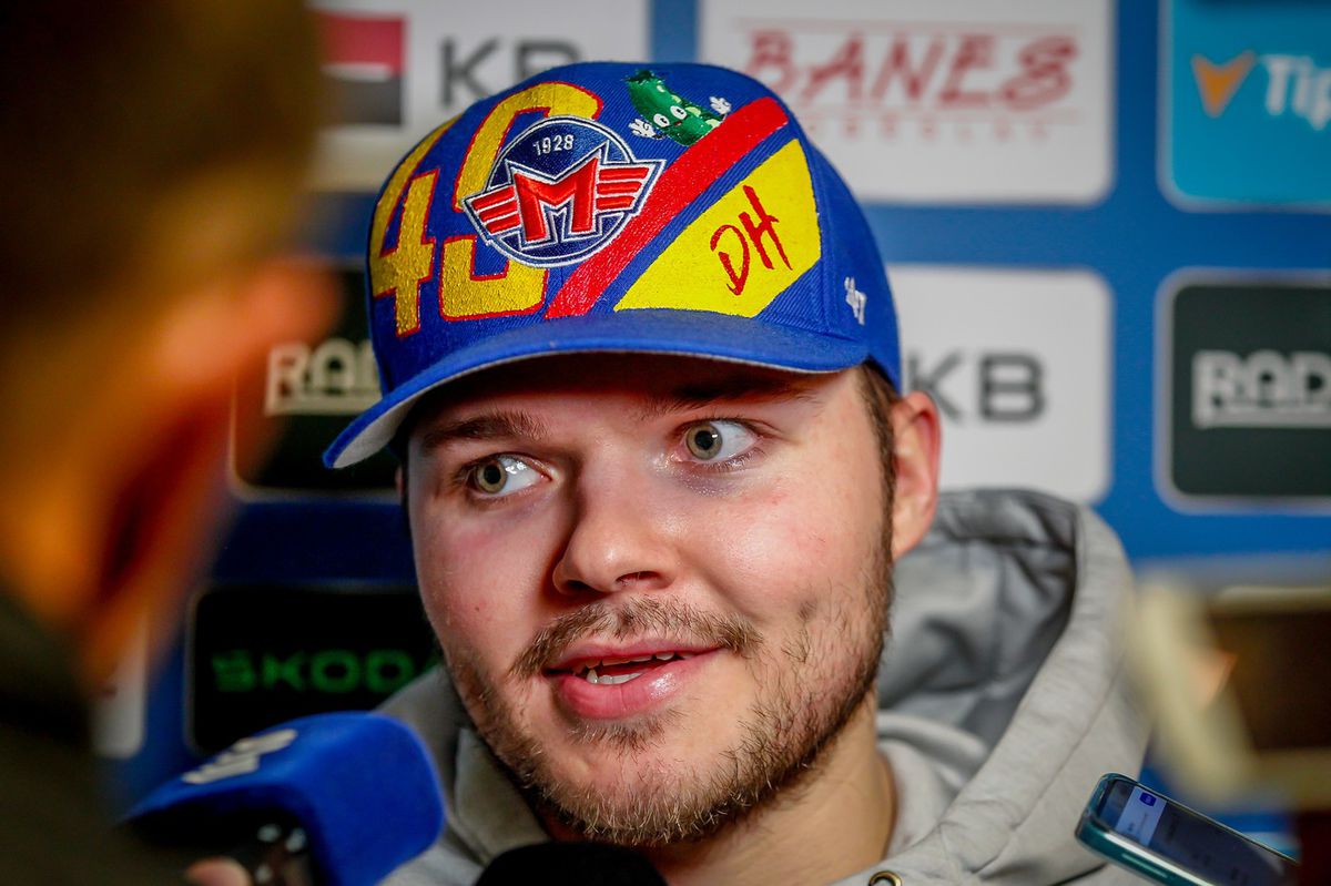 Dominik Hrachovina v drese Motoru České...