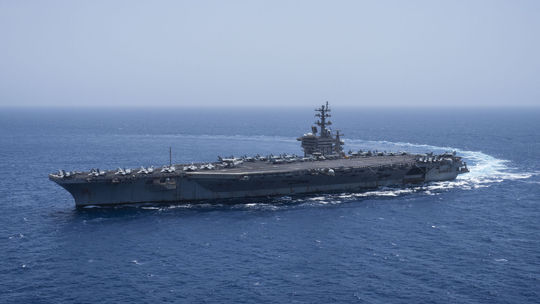 USA stiahli lietadlovú loď USS Dwight D. Eisenhower z Červeného mora