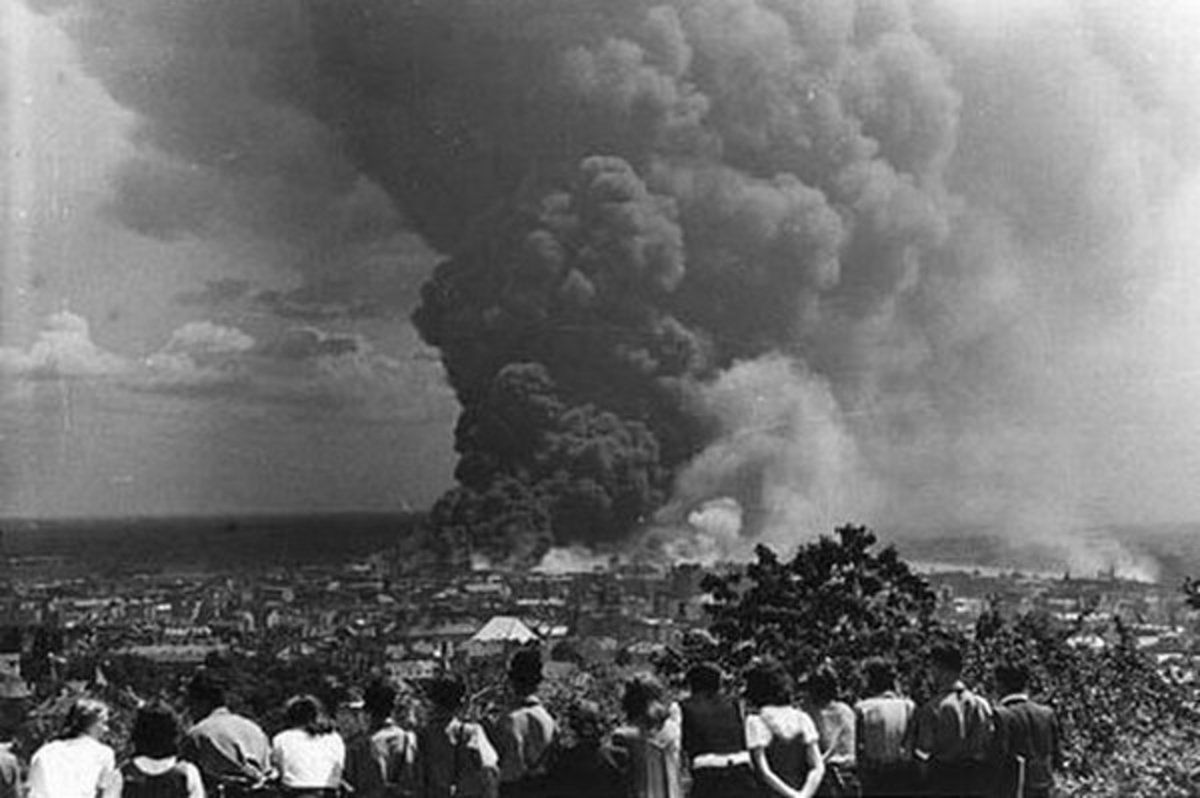 Apolka horí, jún 1944.