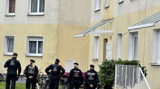 Afganský útočník v Nemecku zabil jedného človeka a zranil troch fanúšikov, polícia muža zastrelila