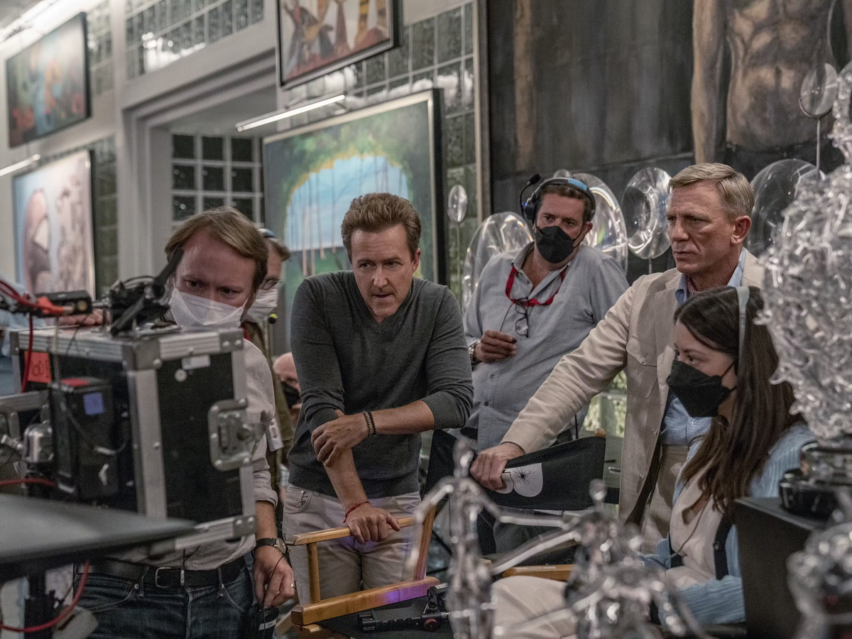 Režisér a scenárista Rian Johnson s hercami...