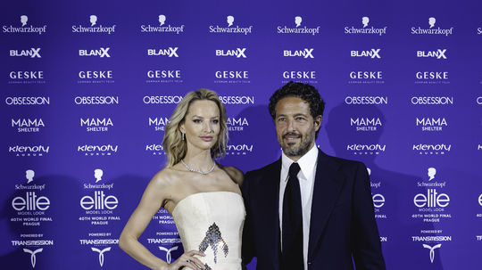 Modelka Michaela Kocianová v kreácii od Borisa...