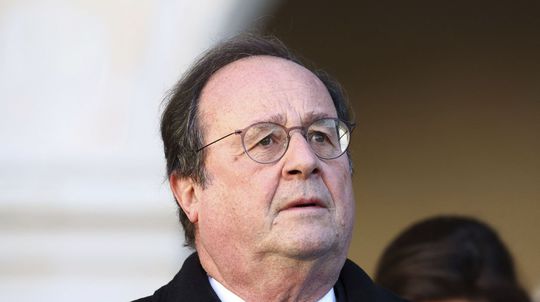 Francúzsky exprezident chce zachraňovať Macrona, ktorý ho vytlačil z Elyzejského paláca