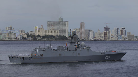 Ruská fregata a vrtuľník cestou z Kuby cvičili v Atlantiku vyhľadávanie ponoriek