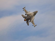 845. deň: Pred príchodom stíhačiek F-16...