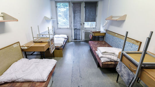 Život so zatiahnutými závesmi. Študenti po škandále s kamerami opísali ďalšie nevhodné incidenty na internátoch