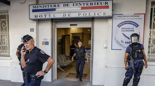 Francúzska polícia zadržala vodcu protestov za nezávislosť