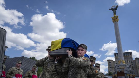 Ruskí okupanti nevzali ukrajinského vojaka do zajatia, ale odrezali mu hlavu. Aké šialenosti robia na fronte?