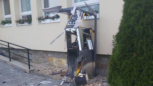 Policajti vyšetrujú zničenie bankomatu v oravskej Novoti