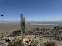 Ďalší záhadný monolit uprostred púšte. Polícia v Nevade ho rýchlo odstránila