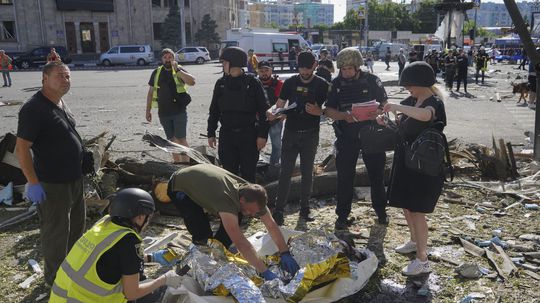 Najmenej traja ukrajinskí civilisti zahynuli v...