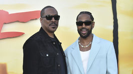 Herec Eddie Murphy (vľavo) a spevák Big Sean.