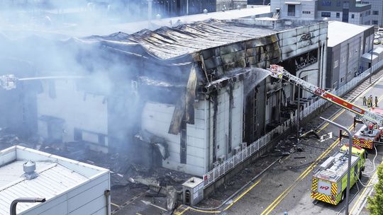 Továreň na výrobu lítiových batérií pri Soule zachvátil požiar. Zomrelo 20 ľudí 