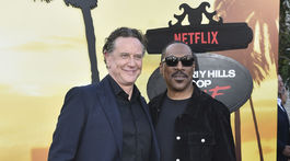 Judge Reinhold (vľavo) a Eddie Murphy