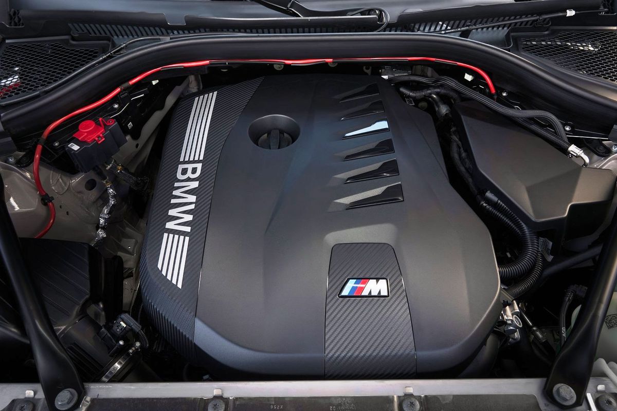 Vrcholom ponuky je radový 6-valec pre M50...