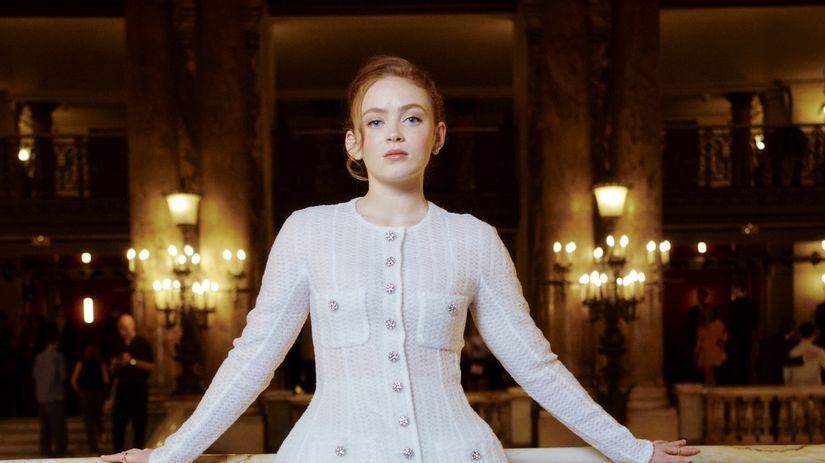 chanel sadie sink chanel hc-fw2425-show...