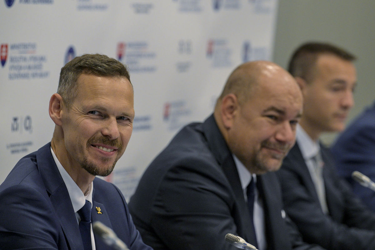 Zakladateľ akadémie Matej Tóth a minister...