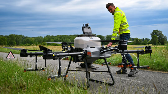 Dron použitý na aplikáciu biologického...