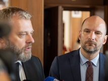 vybor pre obranu a bezpecnost, krupa, grendel