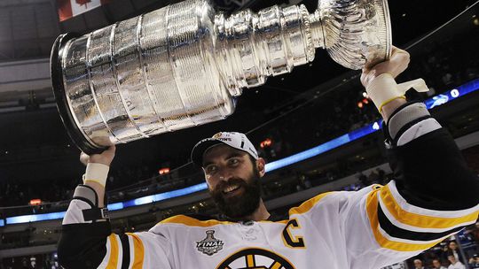 Bol ako odtrhnutý vagón, spomína otec. Cháru ovplyvnil Čech, ktorého skoro odpísali. Iní sa iba hrali na veľkých trénerov