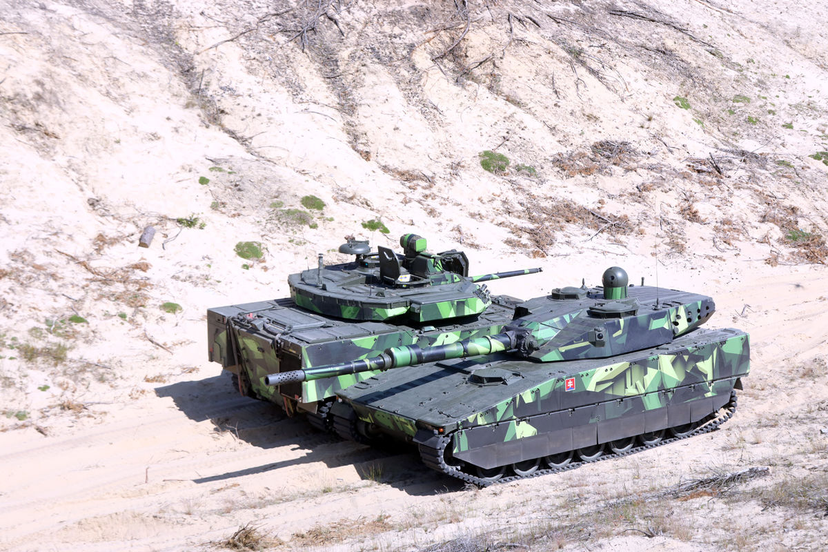 Pásové obrnené vozidlá CV-90 spoločnosti BAE...