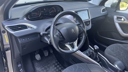 Peugeot 2008 e-HDi (2014)