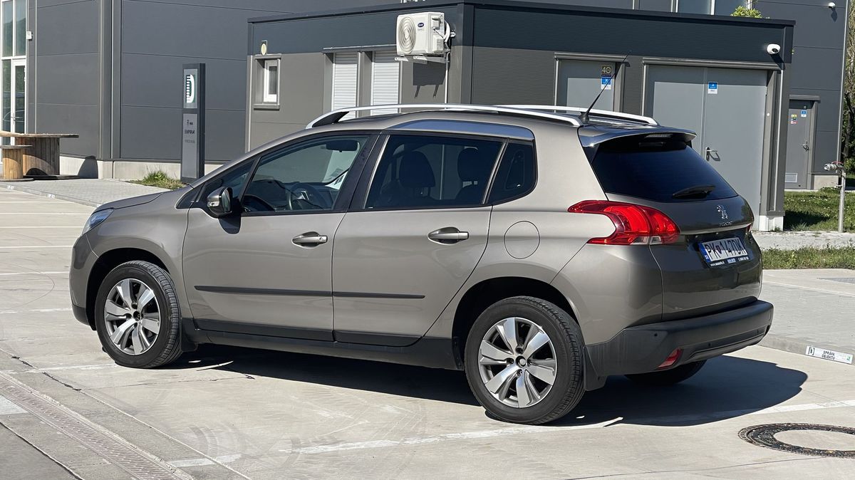 Prvý Peugeot 2008 mal výrazné svetlá nielen...