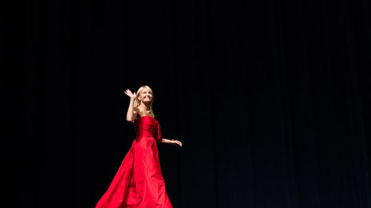 Herečka Veronika Žilková prichádza pozdraviť...