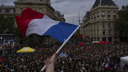 Predvolebné prieskumy naznačujú, že krajná pravica vo francúzsku nezíska väčšinu
