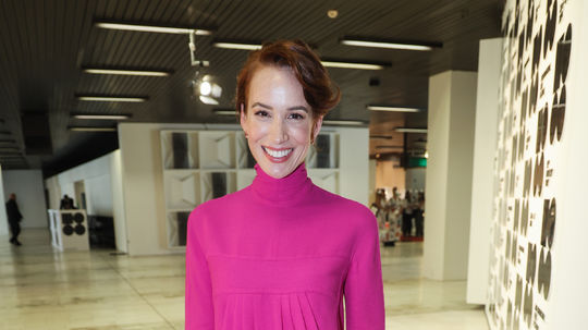 Herečka Táňa Pauhofová v kreácii od Borisa Kráľa. 