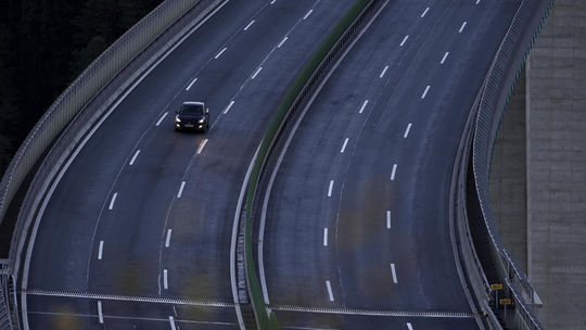 V Rakúsku od zavedenia nového zákona proti rýchlej jazde zadržali desiatky áut