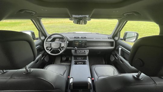 Land Rover Defender 130 D300 (2024)
