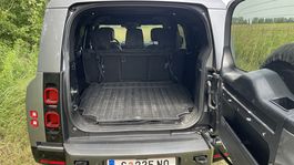 Land Rover Defender 130 D300 (2024)