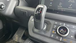 Land Rover Defender 130 D300 (2024)