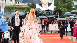 Karolína Kurková s úsmevom