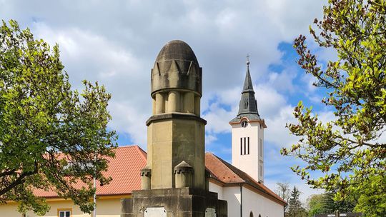Pamätník padlým v 1. svetovej vojne, Uhrovec,...