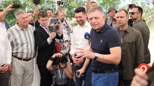 Premiér Robert Fico na žatve pri Voderadoch v...