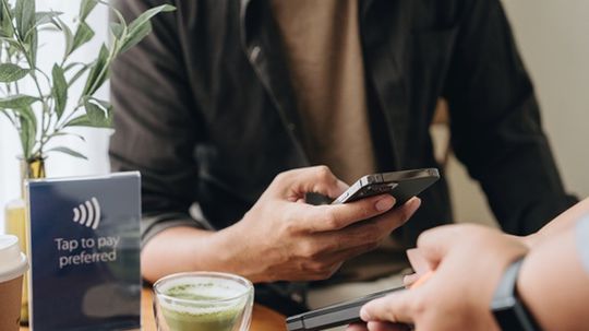 Hrozil žene popravou detí za podporu Ukrajiny. Polícia si prišla po 'internetového hrdinu,' pozná svoj trest