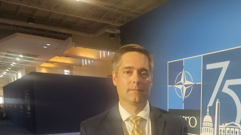 Christopher Smith, zástupca námestníka pre...