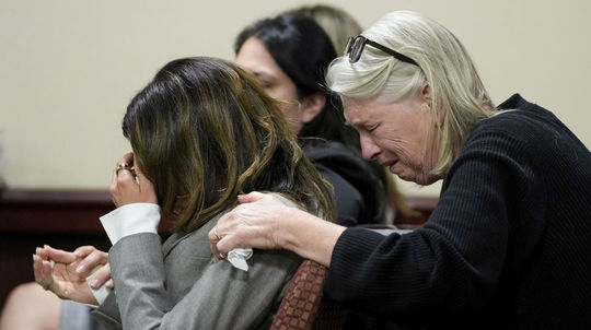 Hilaria Baldwin (vľavo) a Elizabeth Keuchler,...