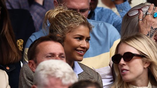 Americká herečka Zendaya sleduje finále...