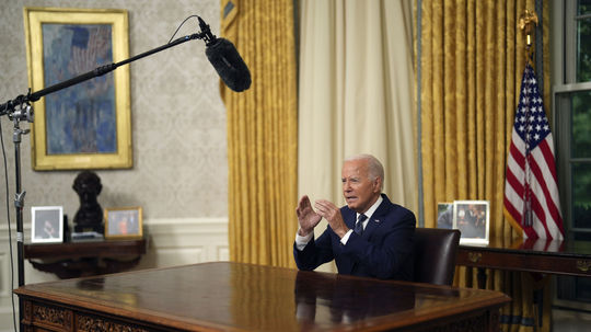 Biden prehovoril k Američanom z Oválnej pracovne: Nastal čas schladiť ostrú politickú rétoriku